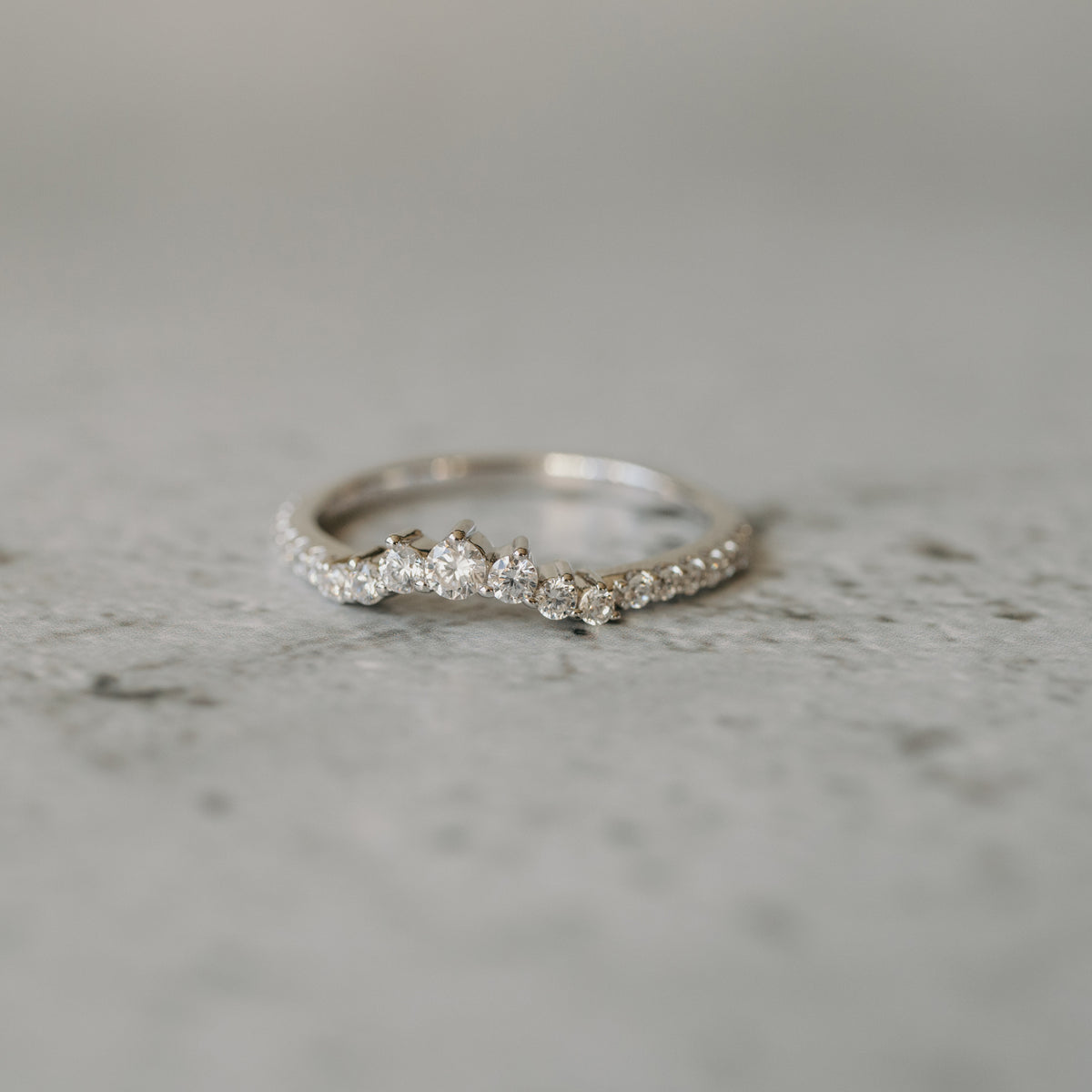14K White Gold Round Full Cut Diamond Contour Band